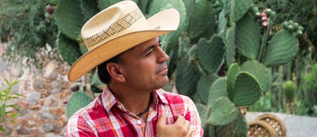 Alejandro Gonzales Anaya, maestro mezcalero 